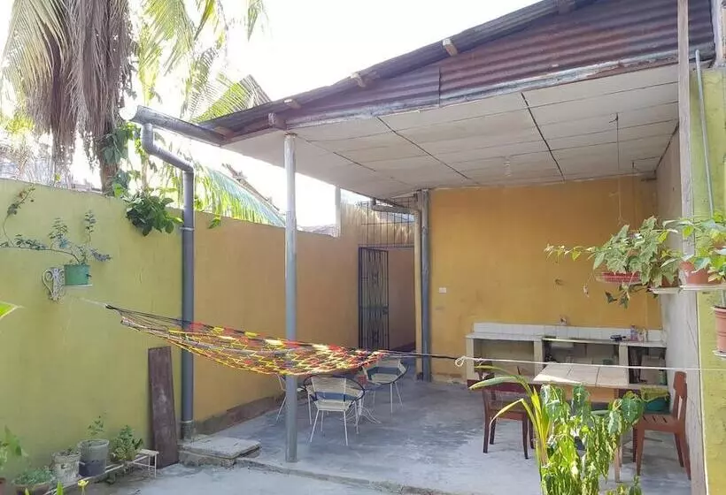 Retkeilymaja Urcututo House Iquitos