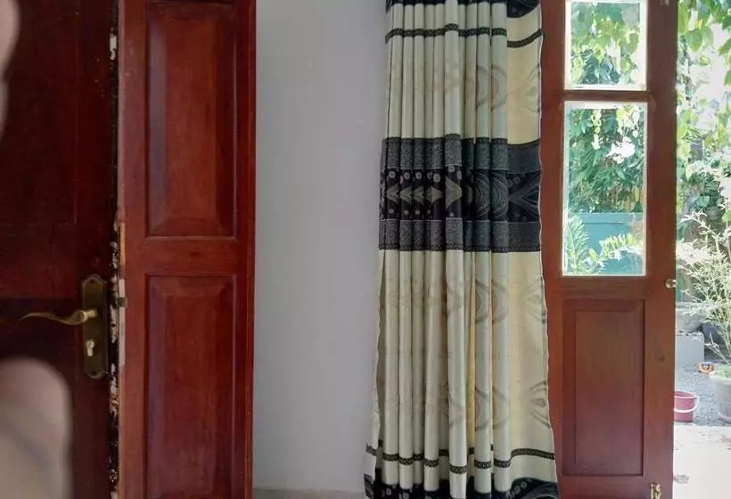 Aamiaismajoitus (B&B) Mandara Rest