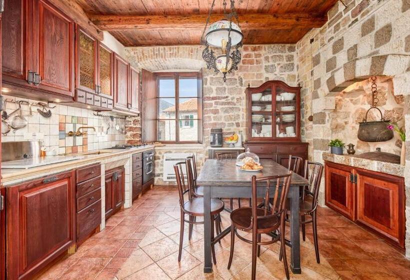 پانسیون Kotor Nest