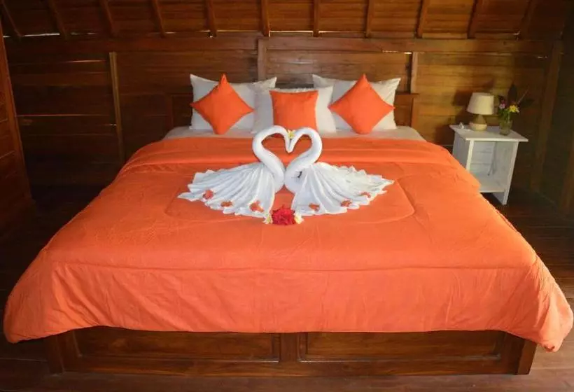 ペンション The Lumbung Tejakula