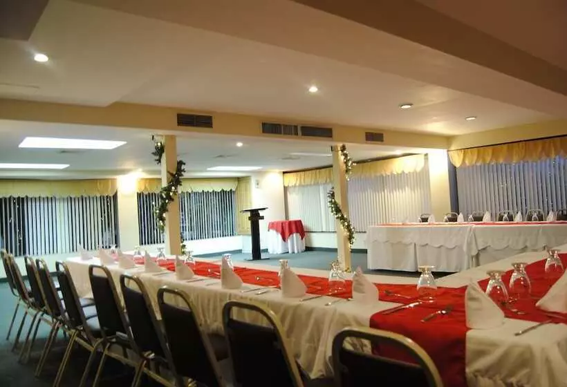 Aparthotel La Cordillera