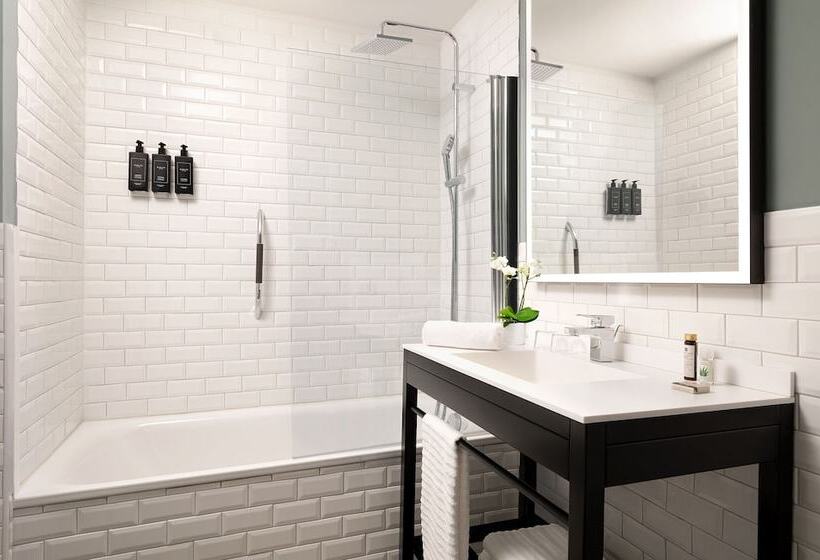 Отель Duo Milan Porta Nuova, A Tribute Portfolio