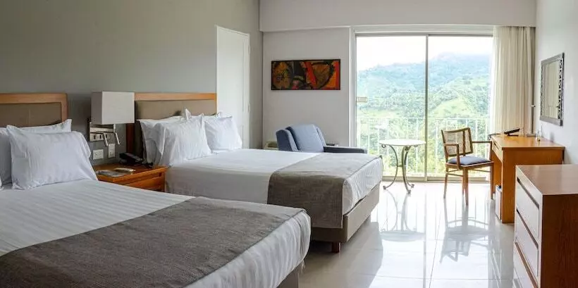 Отель Estelar Altamira