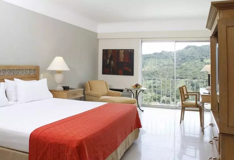 Отель Estelar Altamira