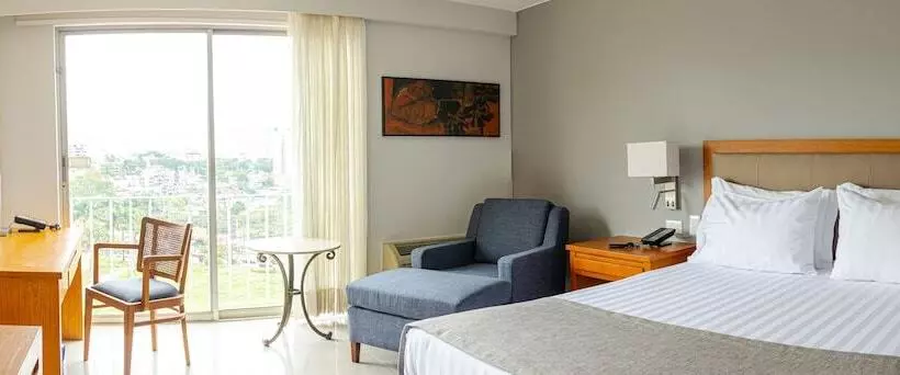 Отель Estelar Altamira