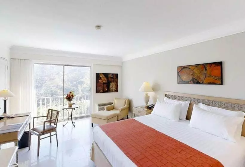 Отель Estelar Altamira