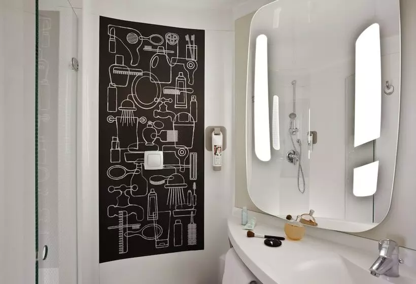 Отель Ibis London Docklands Canary Wharf