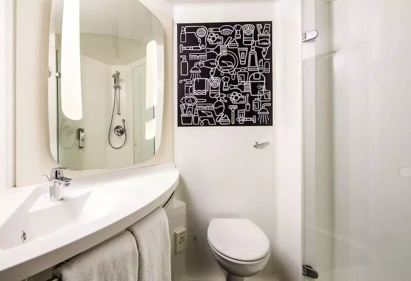 Отель Ibis London Docklands Canary Wharf