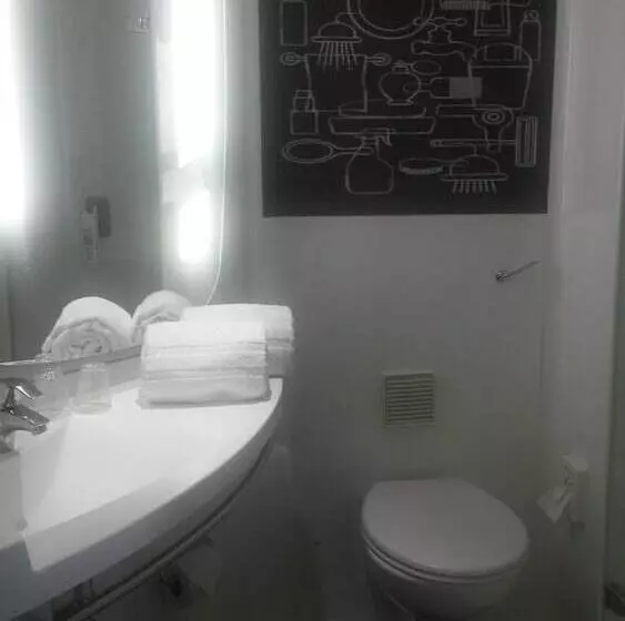 Отель Ibis London Docklands Canary Wharf