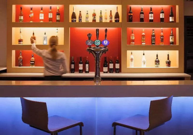 Отель Ibis London Docklands Canary Wharf