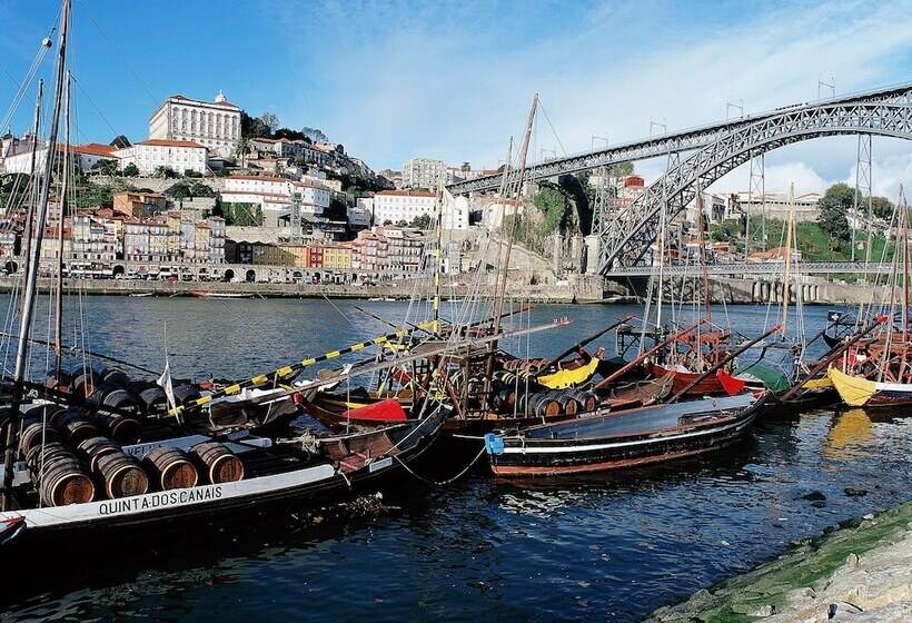 בית מלון כפרי Ibis Porto Sul Europarque