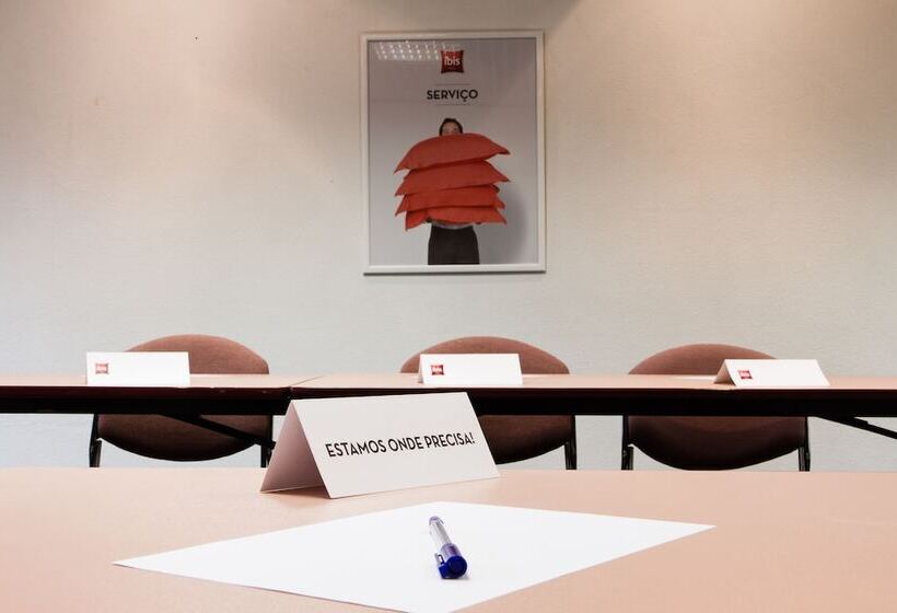 בית מלון כפרי Ibis Porto Sul Europarque