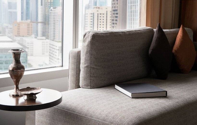 Отель Jumeirah Emirates Towers Dubai