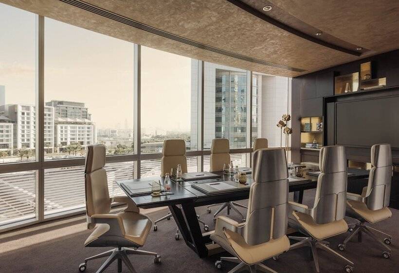 Отель Jumeirah Emirates Towers Dubai