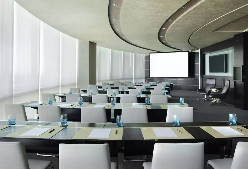 هتل Jumeirah Emirates Towers Dubai