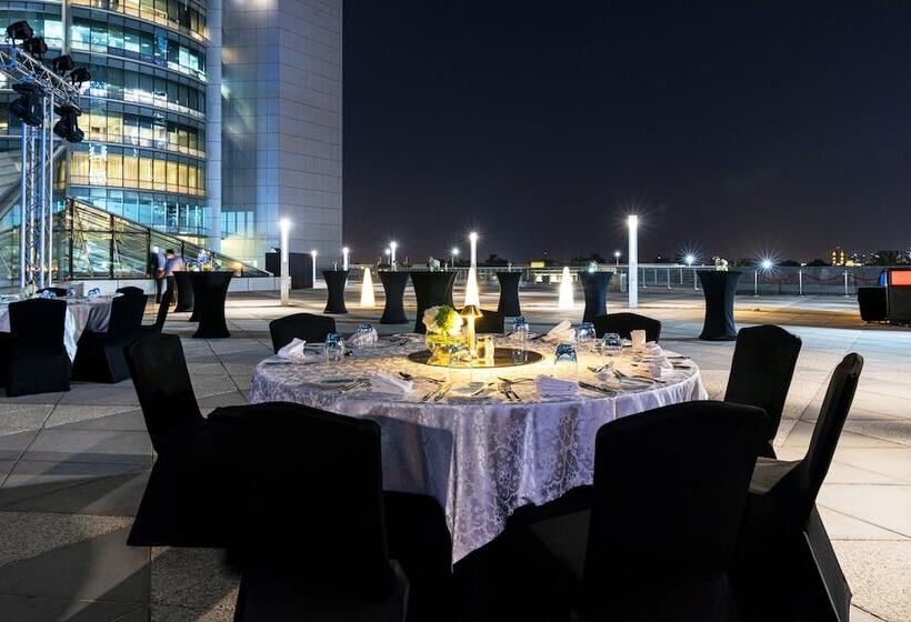 Отель Jumeirah Emirates Towers Dubai