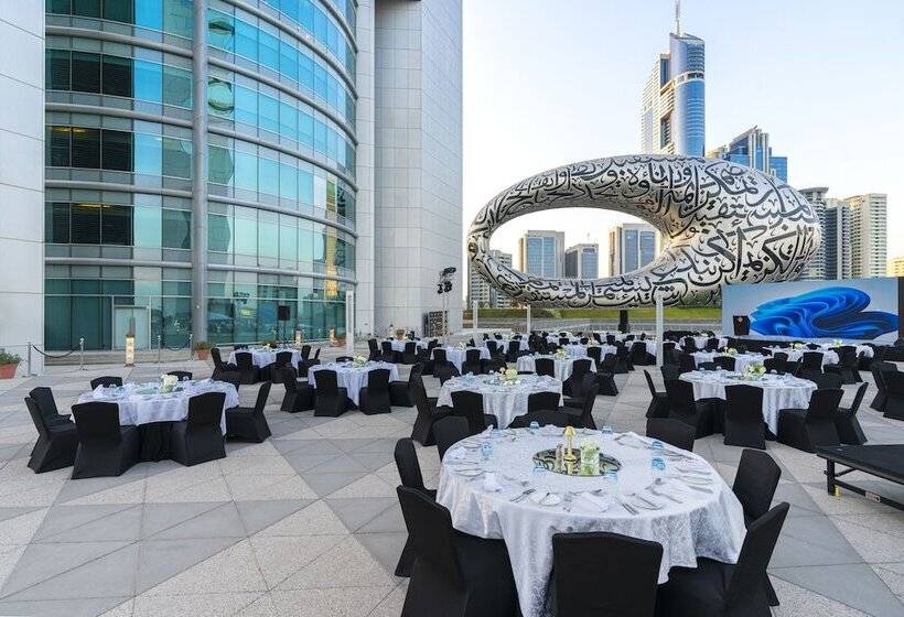 Отель Jumeirah Emirates Towers Dubai