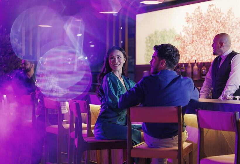 Отель Jumeirah Emirates Towers Dubai