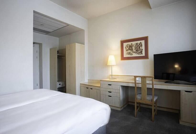 בית מלון כפרי Mövenpick Budapest Centre