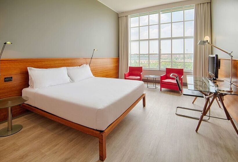 هتل NH Torino Lingotto Congress