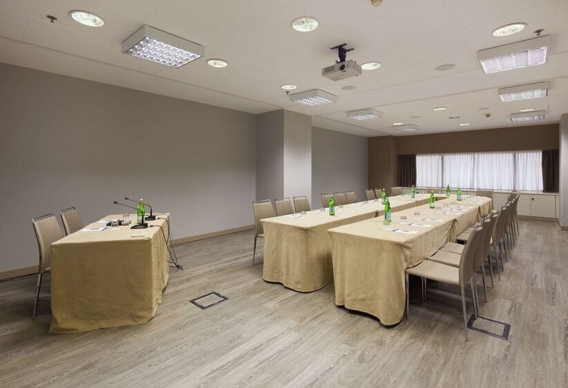 هتل NH Torino Lingotto Congress