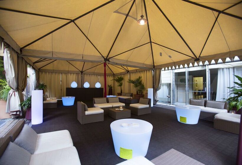 هتل NH Torino Lingotto Congress