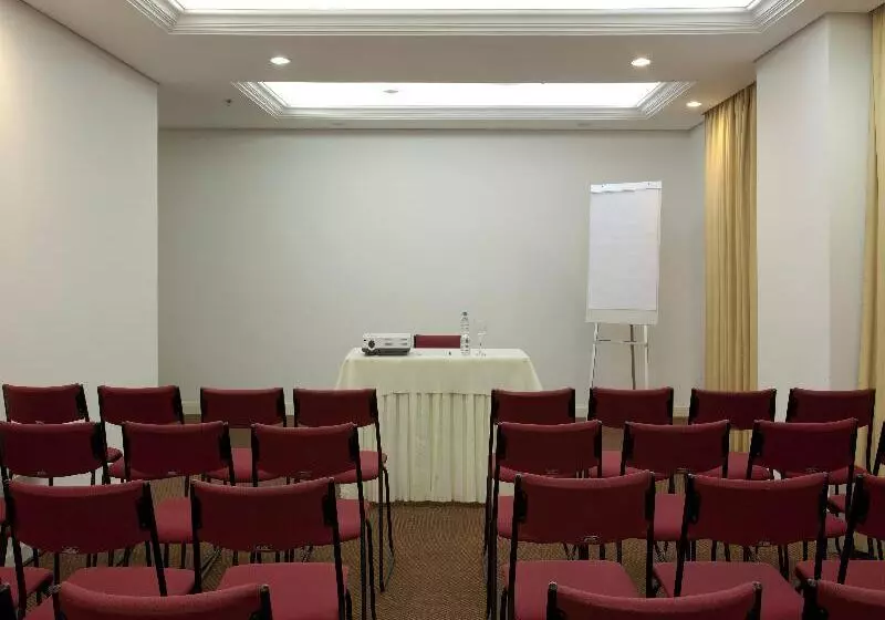 ホテル Intercity The Universe Paulista