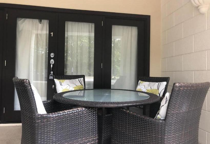 Brownes Condominium 1