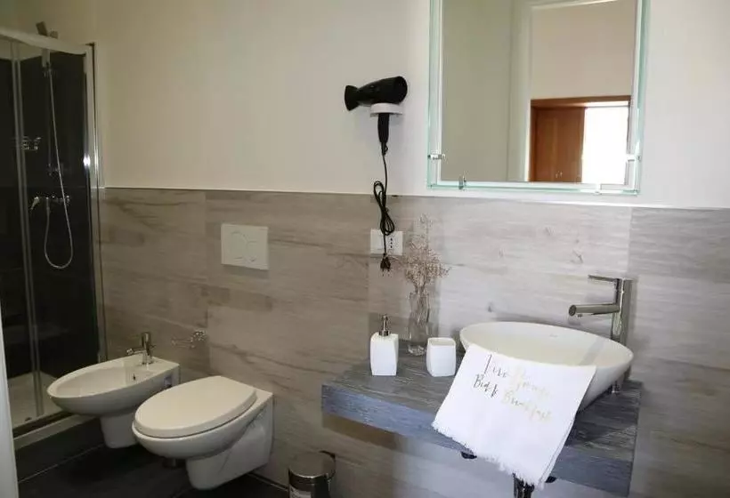 Aamiaismajoitus (B&B) Virò House