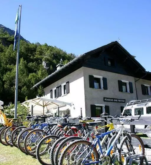 Majatalo Chalet Villa Valania