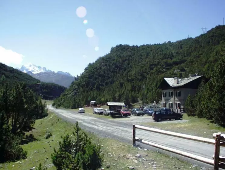 Majatalo Chalet Villa Valania
