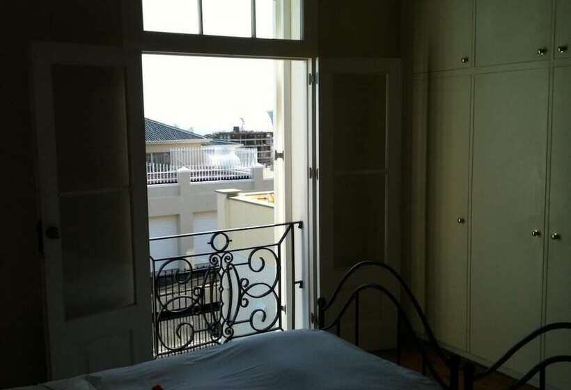 پانسیون Cheviot Place Guest House