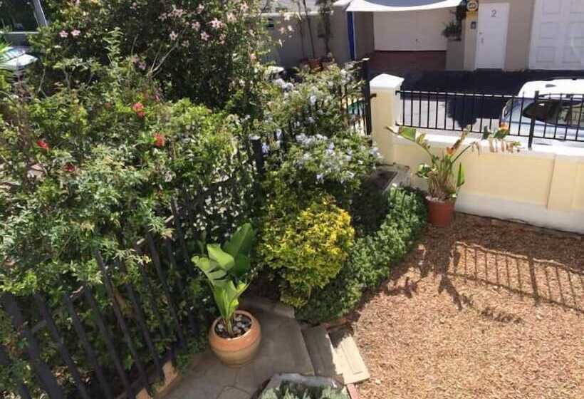 پانسیون Cheviot Place Guest House