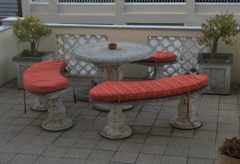 پانسیون Cheviot Place Guest House