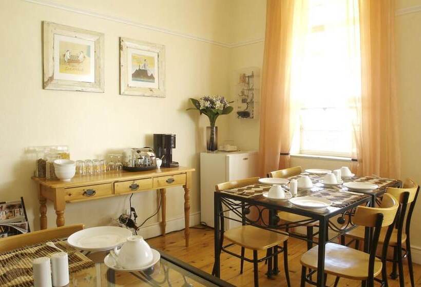 پانسیون Cheviot Place Guest House