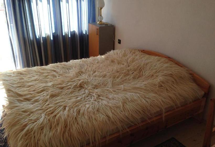 פנסיון Katya Guest House