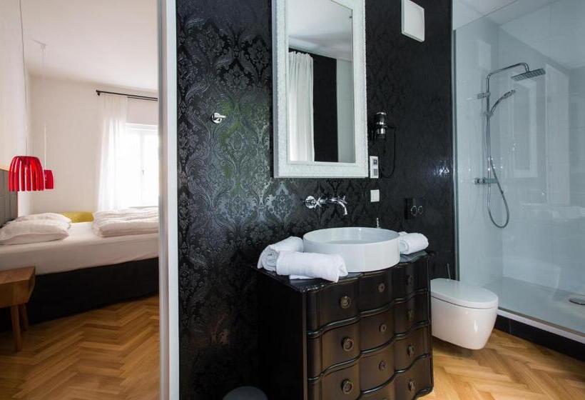 פנסיון Garni Am Marktplatz