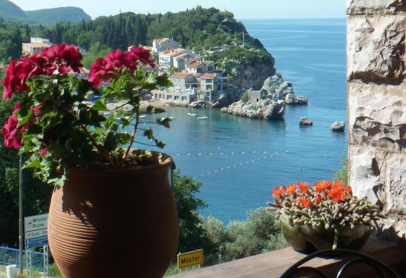 پانسیون Villa Sara Guesthouse