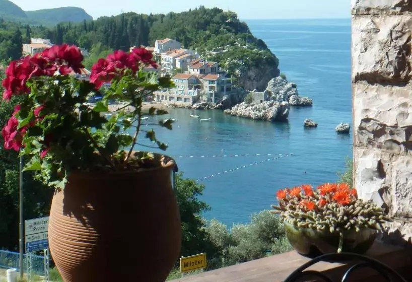 پانسیون Villa Sara Guesthouse