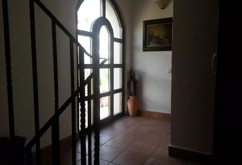 پانسیون Villa Sara Guesthouse