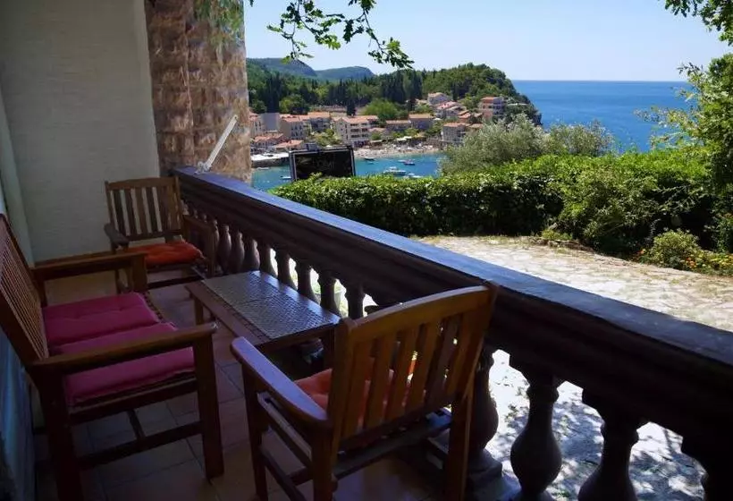 پانسیون Villa Sara Guesthouse