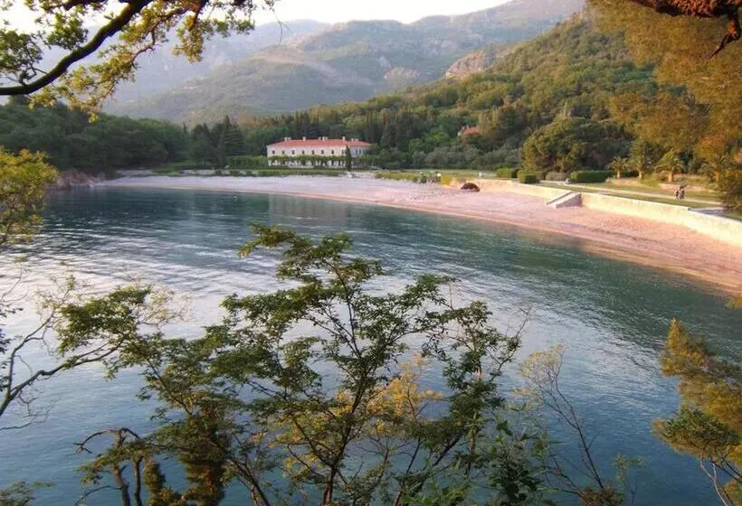 پانسیون Villa Sara Guesthouse