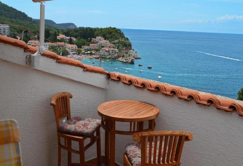 پانسیون Villa Sara Guesthouse