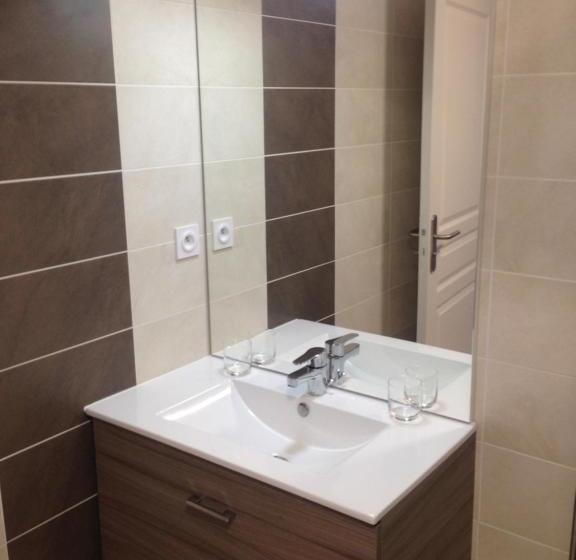 Отель Auberge Des Baronnies