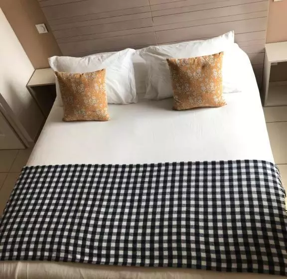 ホテル Auberge Des Baronnies