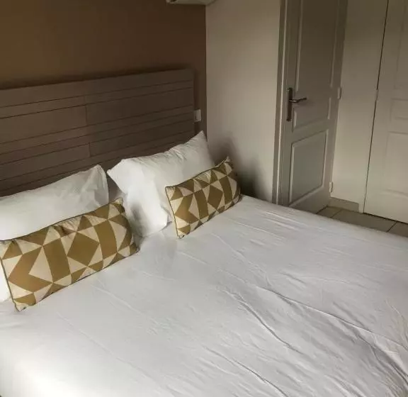 ホテル Auberge Des Baronnies