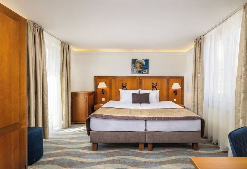 Carlton Hotel Buda Castle