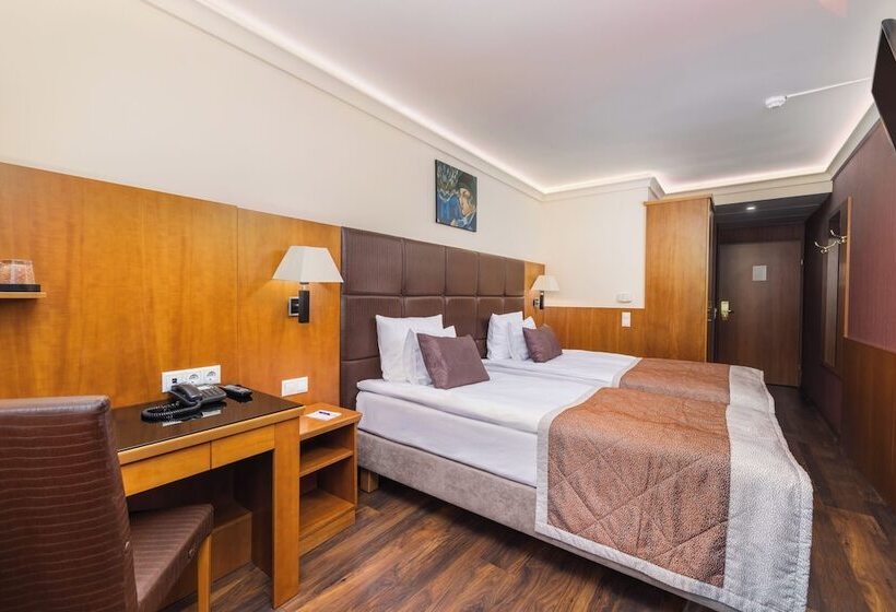 Carlton Hotel Buda Castle