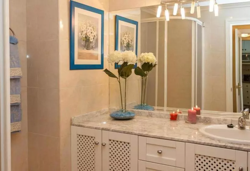 Center & White Town Apartment