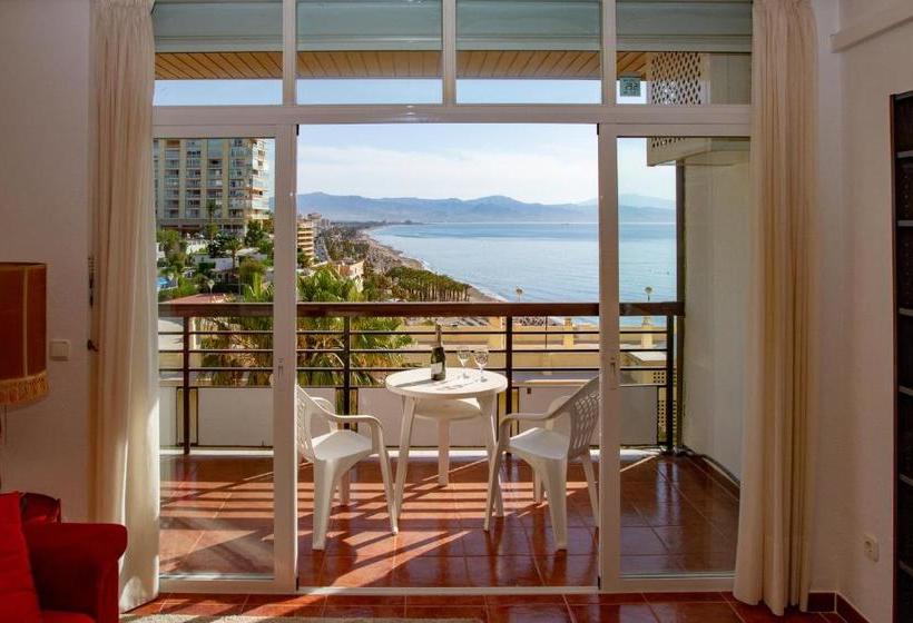 Center & White Town Apartment